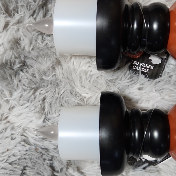 BNWT SET OF 2 HALLOWEEN PUMPKIN LED PILLAR CANDLES - Picture 2 of 5